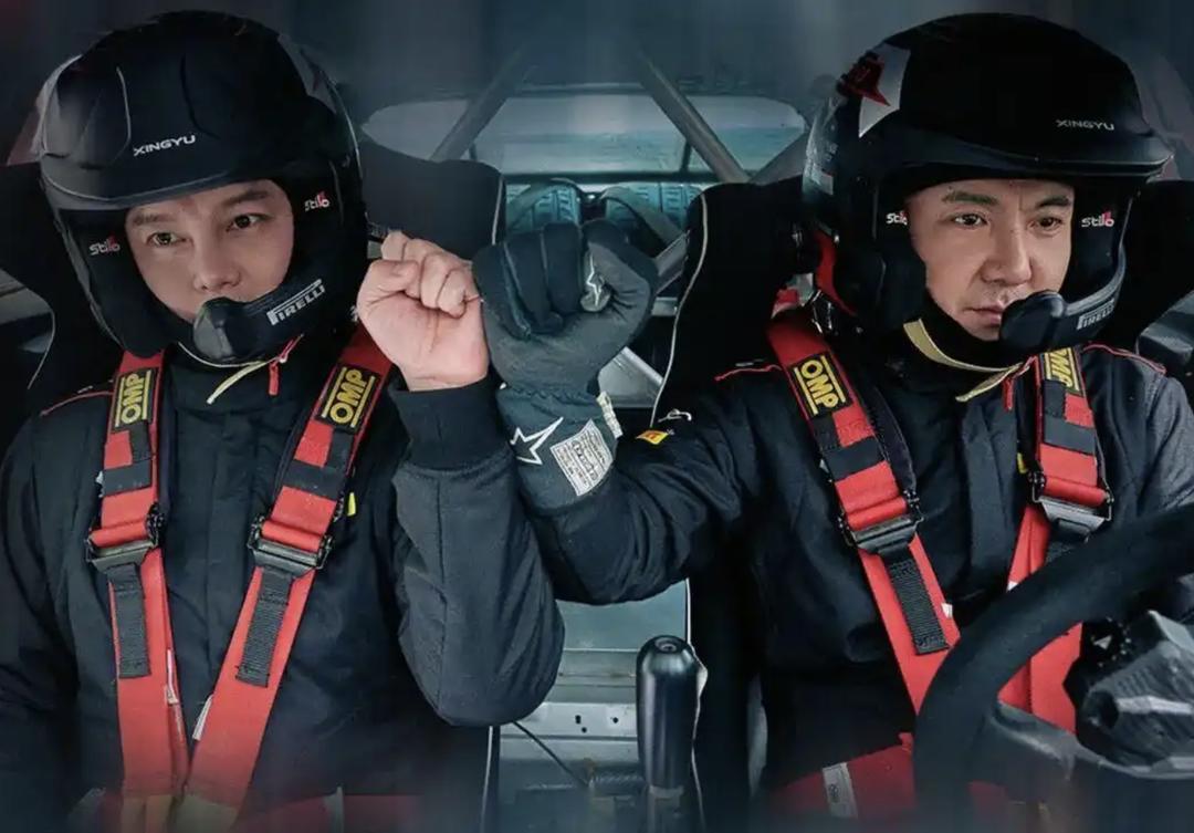 《飞驰人生》拍摄漂移甩吐职业车手!“老司机”也会晕车,专家揭秘背后真相