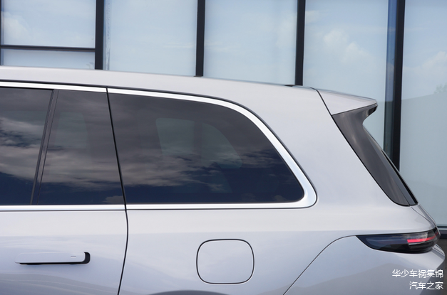 “绿牌”又迎来新选择,车载冰箱按摩座椅,加速5.3秒,气质一流