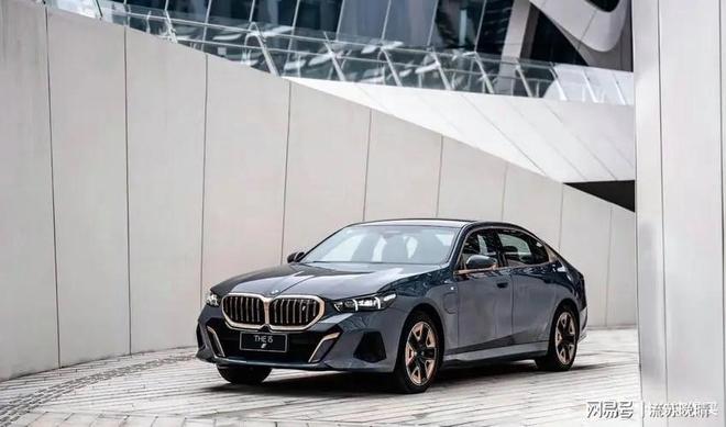 2025年的汽车圈,传统豪华品牌正面临一场生死危机。奥迪奔驰宝马保时捷豪华车纯电动车型_订阅