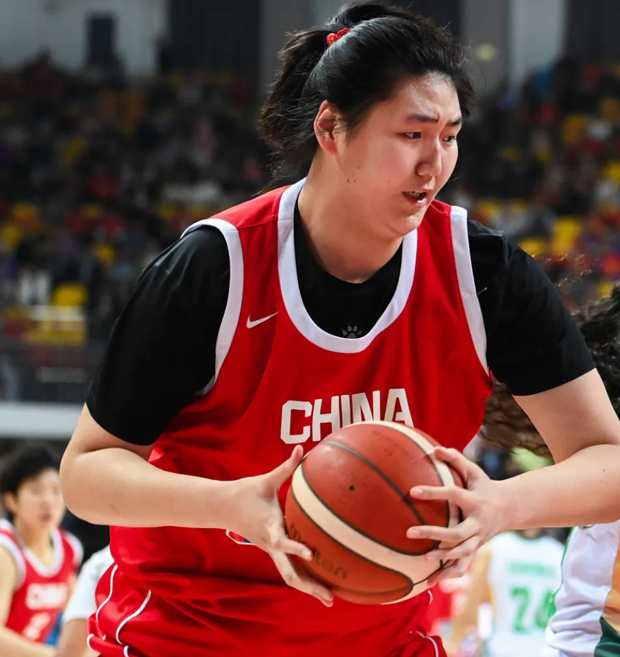 80%命中率+场均10.5分!2.26米巨塔爆发!宫鲁鸣官宣:女篮4大中锋来了_新闻