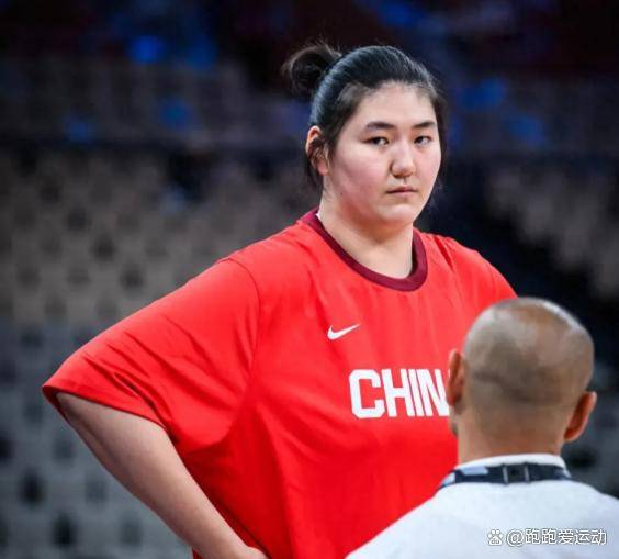 18岁篮球小巨人来袭，张子宇加盟WCBA，山东女篮内线实力强起来了