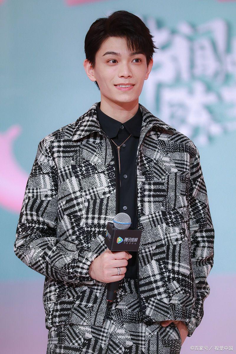 丁禹兮直播笑场背后:演员与角色的超时空共鸣