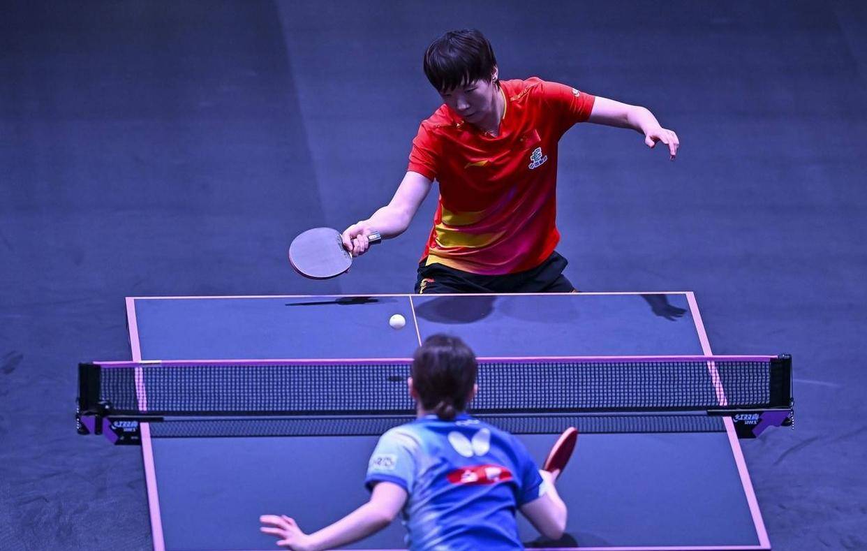 18分钟崩盘！出乎意料，王曼昱为何0-3惨败，邓亚萍12字一针见血，马琳也束手无策