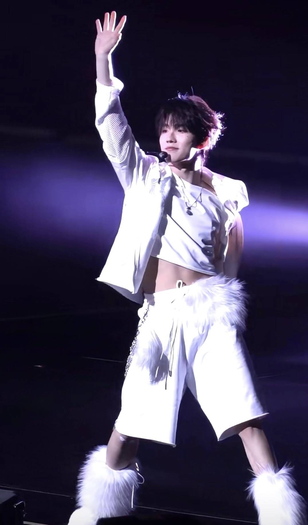 三亚新年音乐会：苏新皓粉丝“铲丝”的红海行动与现场实况