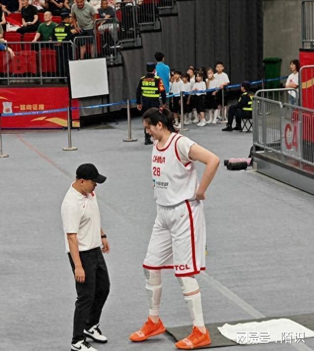 张子宇比22岁姚明还重60斤,她是否要减重?看巩晓彬和杨毅怎么说|减重|姚明|巩晓彬|张子宇|杨毅