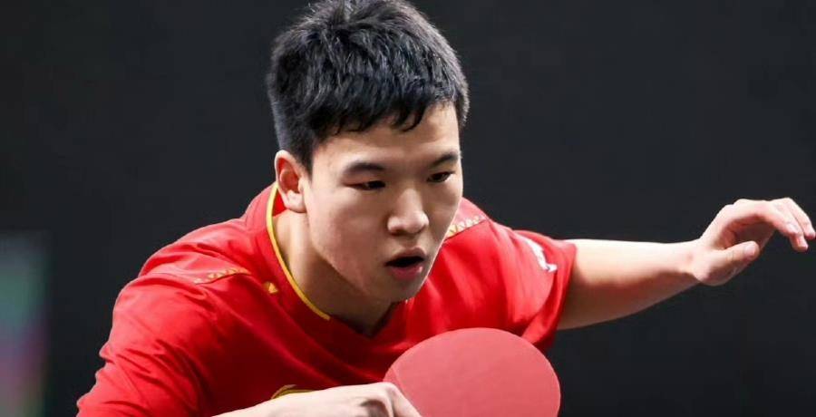 男单四号种子爆冷出局，梁靖崑一轮游，向鹏3-2苦战晋级