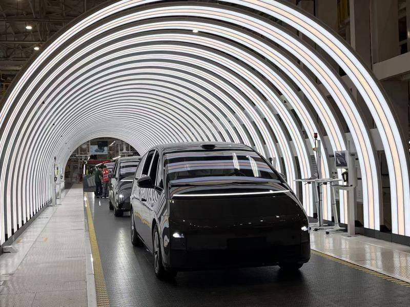 理想汽车：2025年营收1123亿元，连续三年盈利｜公司头条