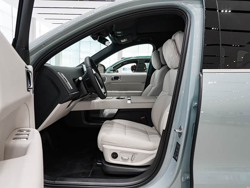 理想L6的宽度数据如何影响车内空间布局?