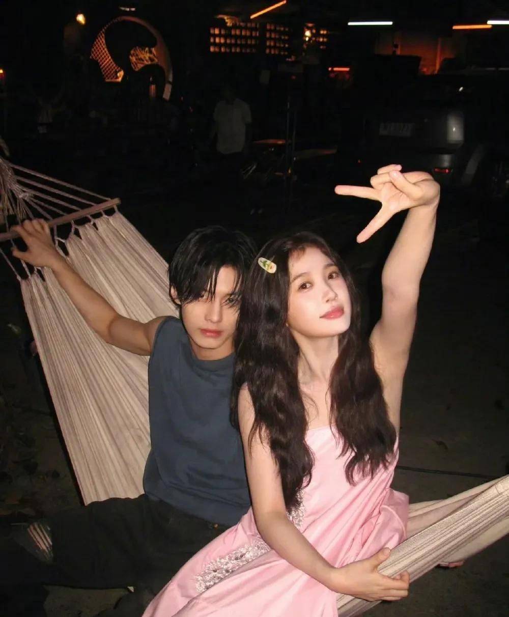 虞书欣何与官宣《双轨》杀青，又有费启鸣，国王20版本