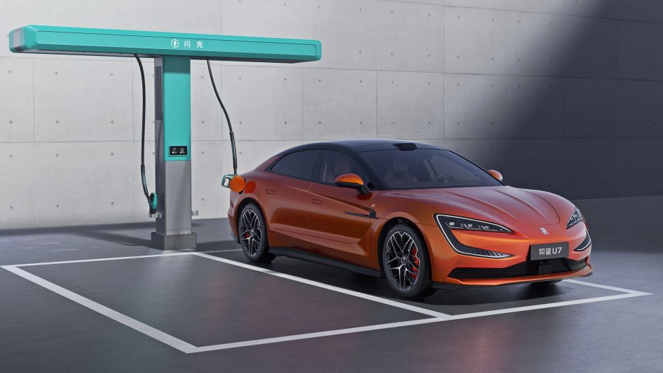 仰望闪充,比亚迪通过闪充技术赋能极致体验