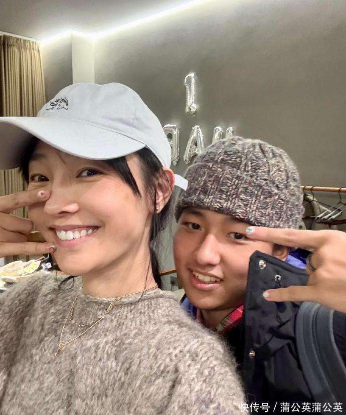 白百何回应与儿子像姐弟：可能元宝从小叫我小姐姐的原因