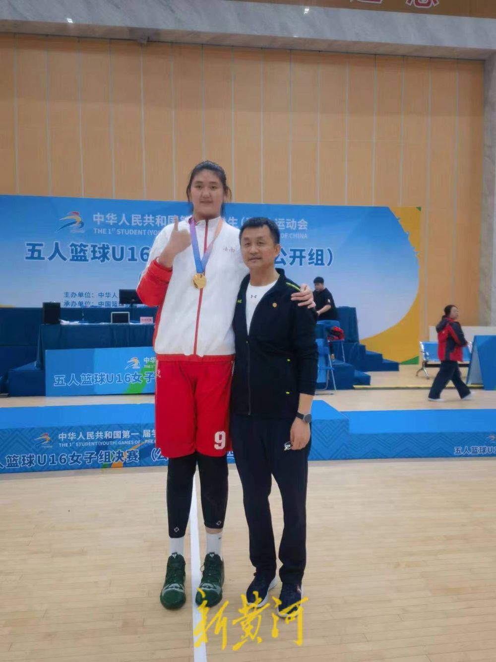 MVP实至名归!绰号“女版姚明”,17岁泉城少女张子宇收获来自世界的目光