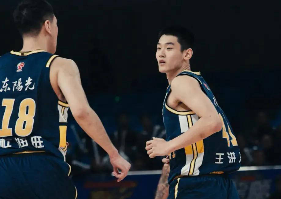 王洪泽揭秘杜锋指导的执教魅力：狠劲是最深刻的印象