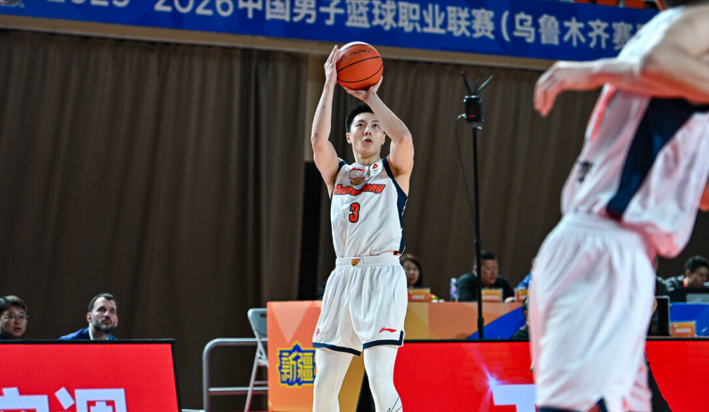 谁是广东队3连败的真正罪魁祸首？不是张皓嘉，徐杰为他牺牲最大