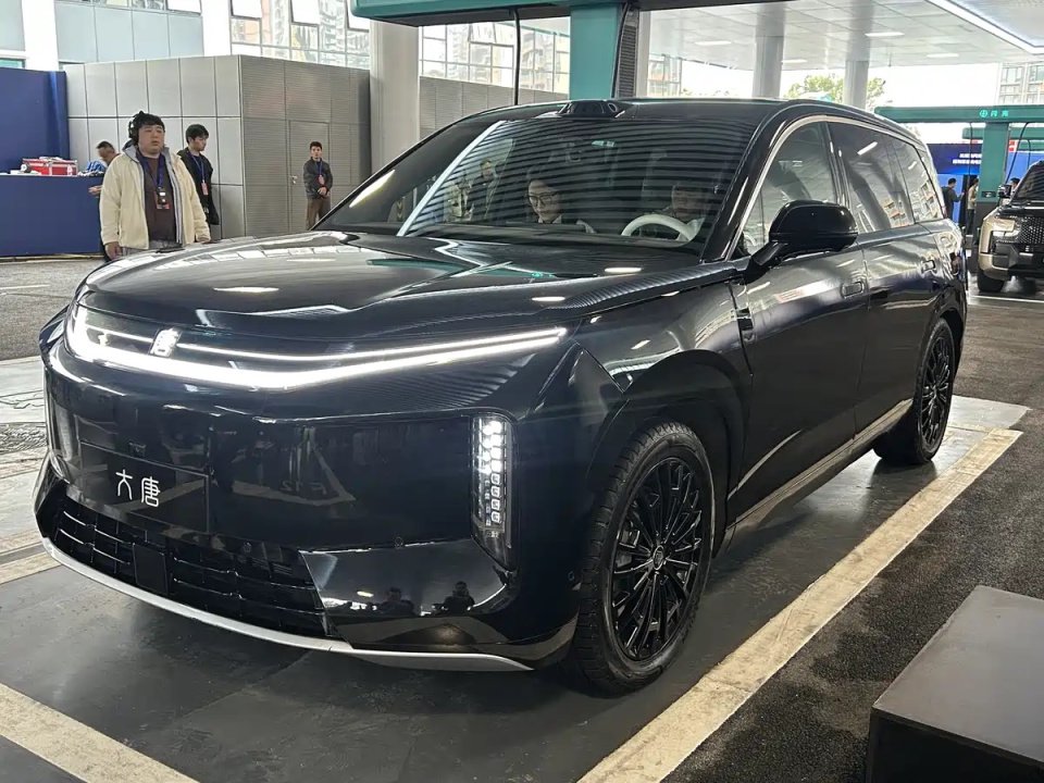 比亚迪大唐正式首发亮相,定位大型SUV,一大堆黑科技