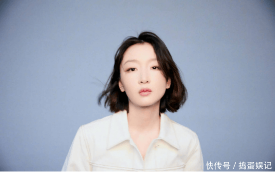 一头利落干练短发，周冬雨巴黎时装周造型，尽显其独特格调！