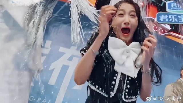 猜禁语词环节，王牌家族集体冲澡惩罚！这水量吓坏关晓彤