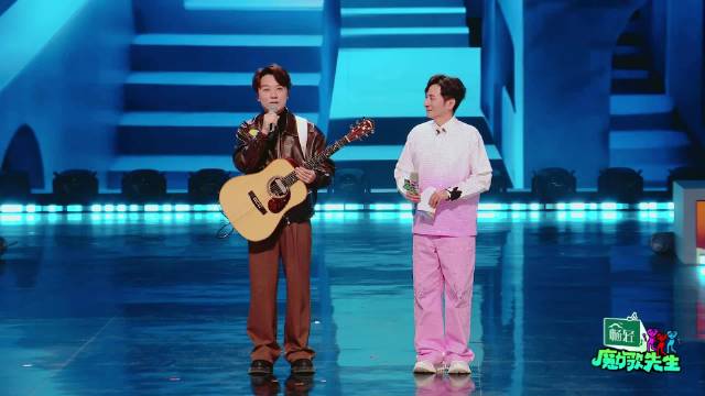 张磊《你看你看月亮的脸》唱哭戴军龚琳娜，好声音冠军实力获赞