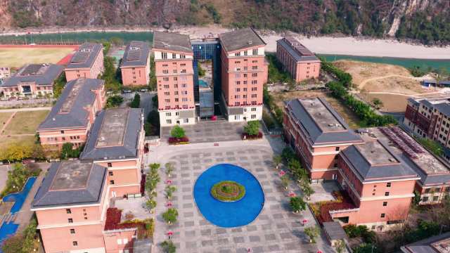 刘正芳国境线上当中国妈妈，展女性温柔力量