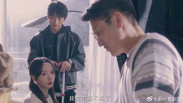 妹妹撮合男老师和姐姐 让他弹琴释放魅力，结果亮了