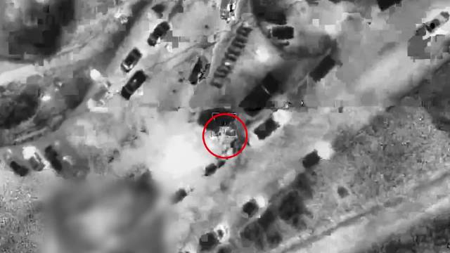 以色列国防军发布无人机打击德黑兰“巴斯基”民兵哨所、孤立车辆及人员的画面