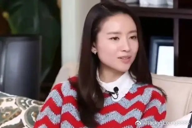 离婚风波后，潘粤明和董洁各自的事业发展经历了怎样的起伏与转折？