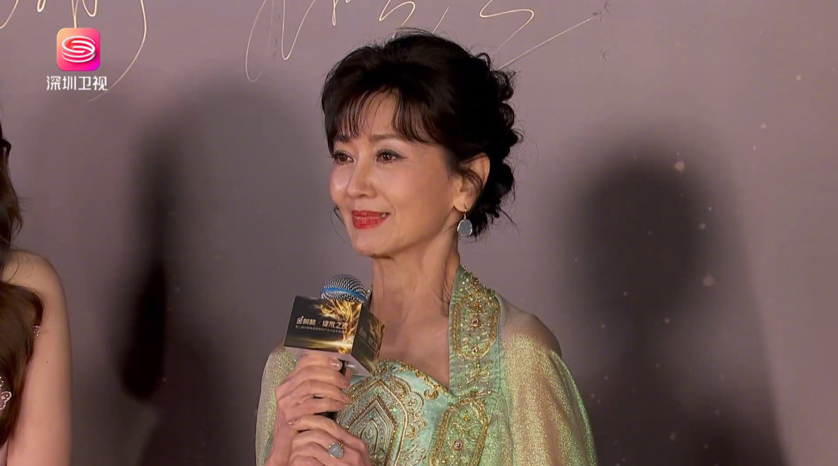 赵雅芝金树林红毯回应皱纹热搜，称美丽源于内心