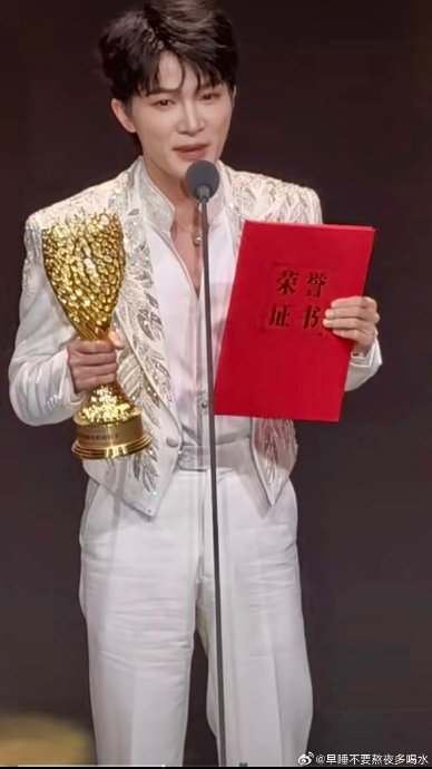 《三体2》制片人喊话周深续唱主题曲，周深现场幽默回应“别换了吧”