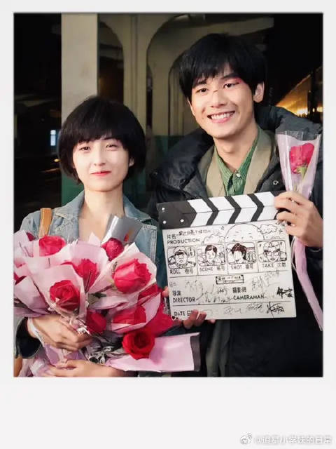 玫瑰花抱满怀的瞬间，幸福具象化了