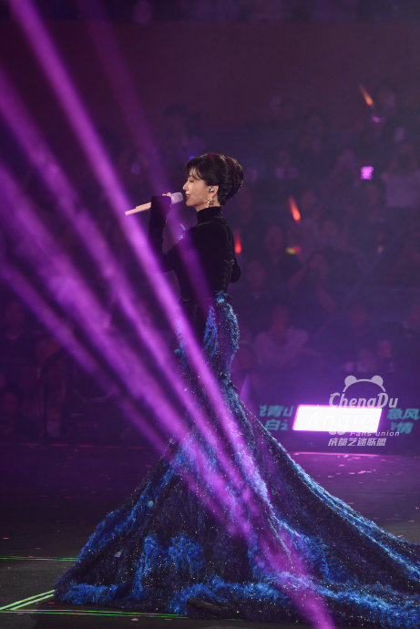 赵雅芝提到的从艺50周年派对在杭州的具体安排是什么？