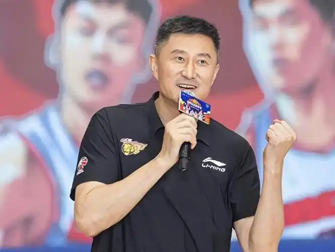 效仿杨鸣体面退出，杜锋下课？广东3连败，谁注意朱芳雨表态