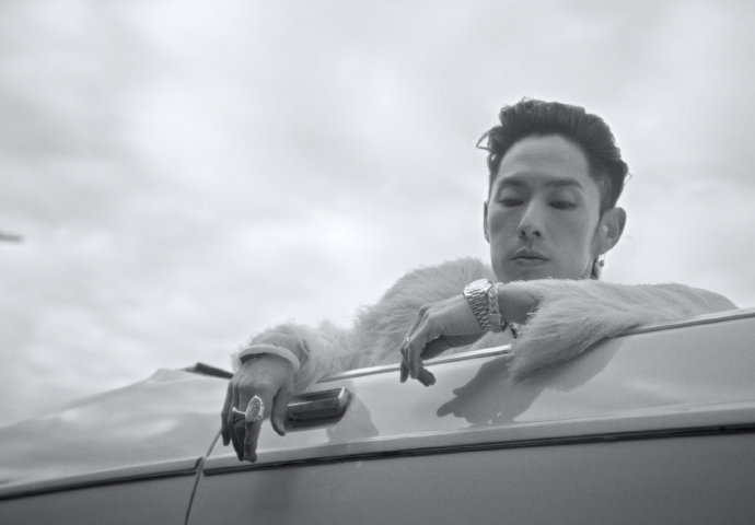 吴建豪在深圳演唱会表演的新歌《Dance Until We Die》舞台效果如何？