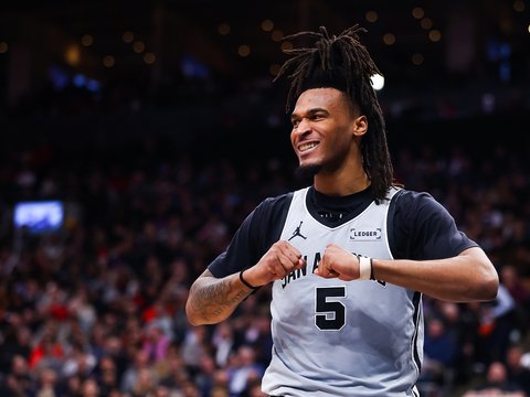 掘金逆转马刺，约基奇穆雷70+22+19，卡斯尔福克斯爆发难救主