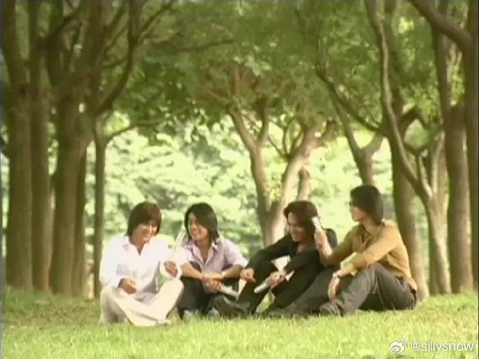 粉丝如何看待F4三人合体举办巡回演唱会的情感意义？