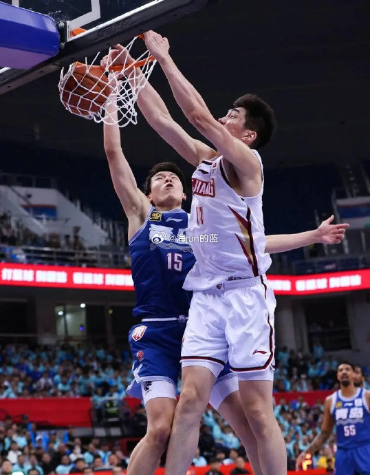 青岛队主教练刘维伟本场布置了哪些针对性防守策略？