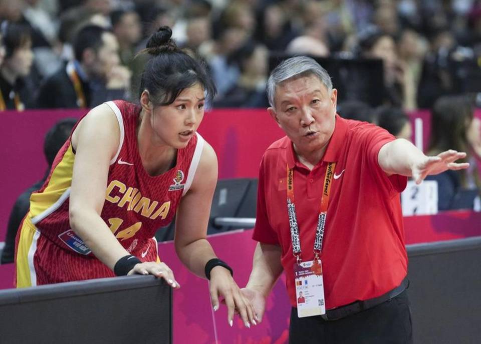 CCTV5播中国女篮VS南苏丹，赢球=基本出线，郑薇解说宫鲁鸣变阵