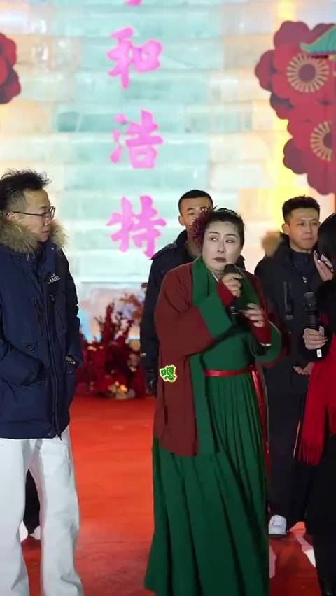 王婆说媒现场现浪漫相亲，男生爱摩托女生爱露营