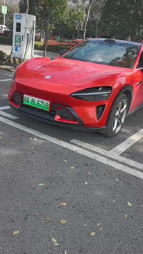 车主吐槽小米YU7座椅严重褪色，是否存在质量问题？