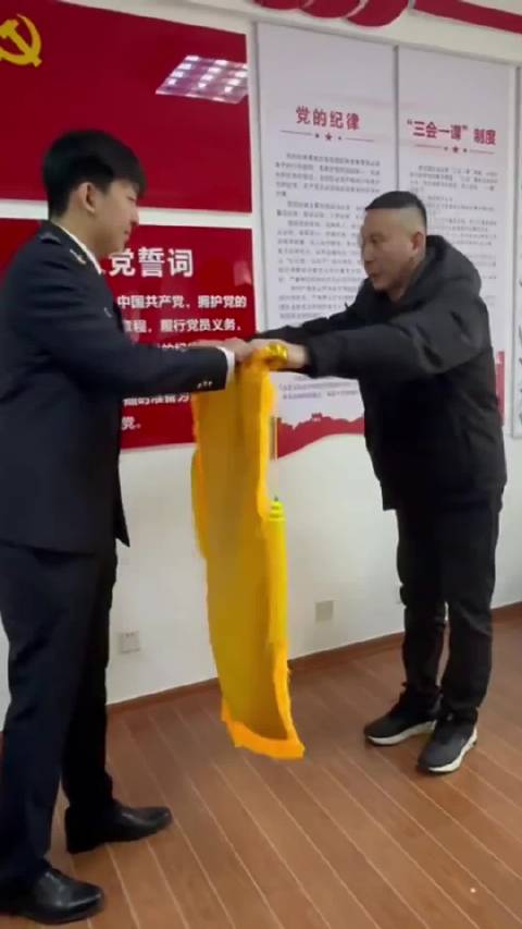 大连海事大学学子张晋深夜火海勇救人