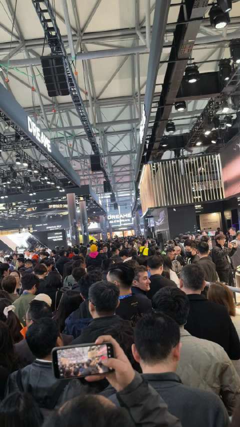 追觅AWE展馆人气爆棚,排队盛况堪比华为小米车展