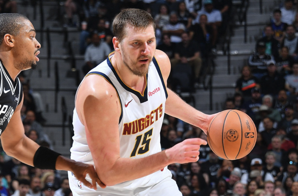 掘金20分逆转无文班马刺！约基奇轰31+20+12 末节掀14-0制胜高潮