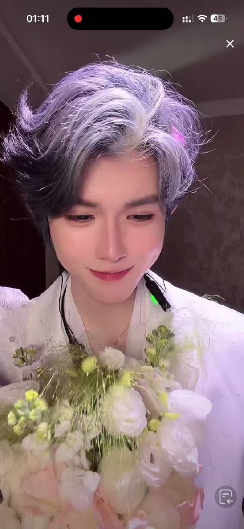 粉丝告白偶像：看不见你的笑我怎么睡得着