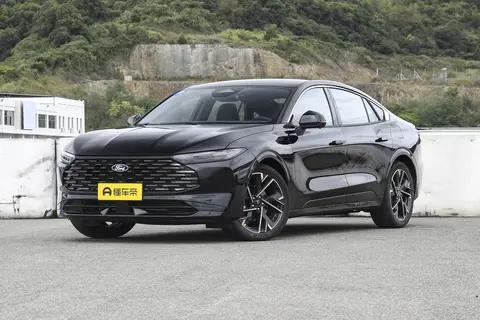 家用选车别只看大众丰田，这款2.0T中型轿车，好用省心更实惠