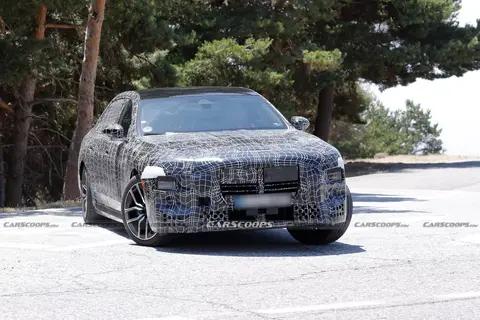 即便中期改款，也藏不住新宝马7系那张巨肾格栅