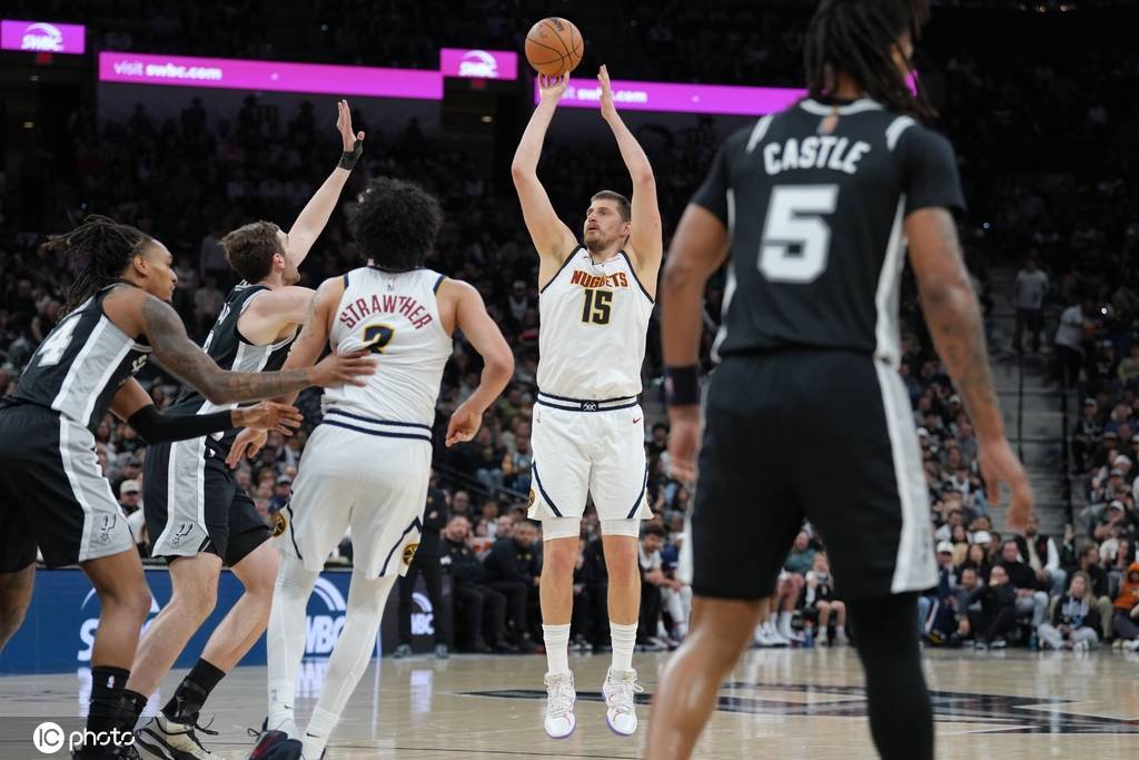 约基奇31+20+12福克斯27分掘金逆转马刺