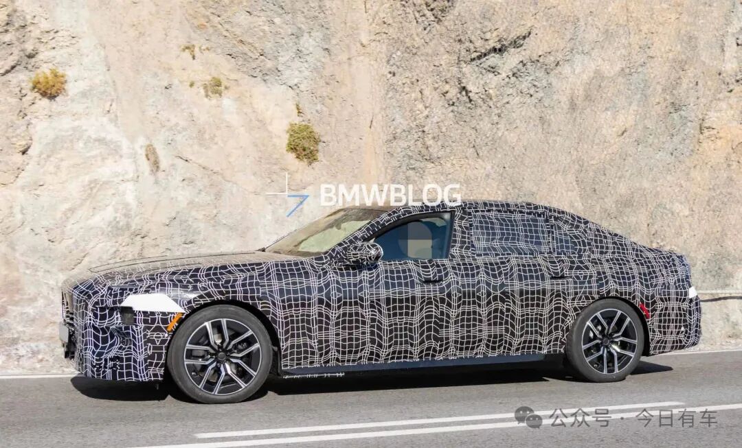 硬刚审美争议!2027款宝马7系曝光,保留大格栅,4月车展首发