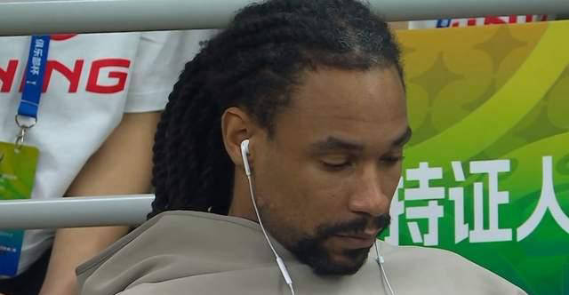 广东男篮再遭重创：外援消极怠工，杜锋难以招架，球队该如何自救？