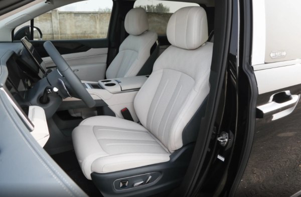 夏前排座椅标配加热通风