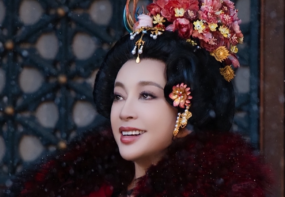 短剧圈要变天了，古装剧《乘风游》爆火，原来是严屹宽下海拍双男主剧了