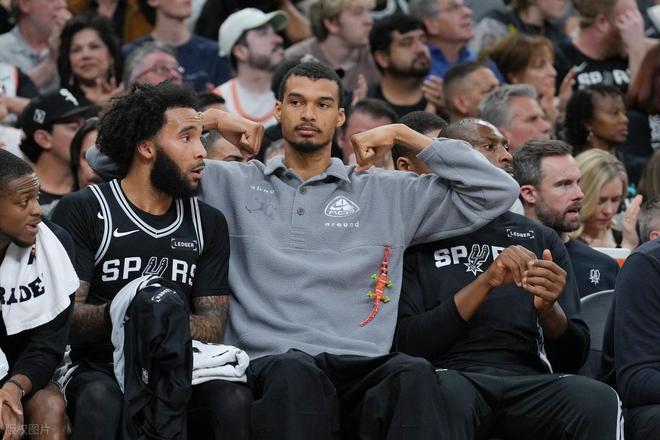 掘金20分逆转马刺！约基奇砍31+20+12，看清5个现实：穆雷太狠了